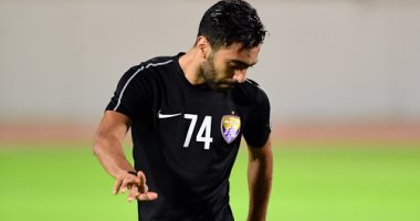صور.. حسين الشحات يستعد مع العين لمواجهة الجزيرة بالدوري الإماراتى