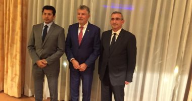 وزير الرياضة يبحث التعاون مع حاكم إقليم جنوب بحر إيجه ورئيس منظمة السلام