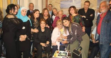 صور.. مهرجان الإسكندرية يسلم النجمة نادية لطفى درع عروس البحر