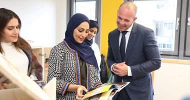 "كلمات لتمكين الأطفال" تقدم 1200 كتاب للأطفال اللاجئين العرب فى برلين 