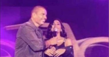 السيدات أولاً.. عمرو دياب يقدم دينا الشربيني لجمهوره في حفل الميدل بيست