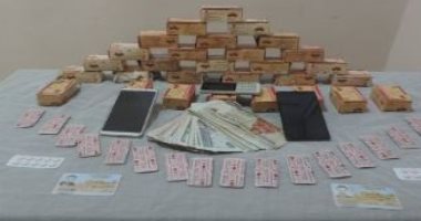 صور.. ضبط عدد من تجار المخدرات بحوزتهم 12 كيلو أفيون و16 طربة حشيش بالمحافظات