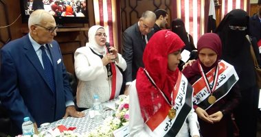 صور.. فوز مكتبة مدرسية و3 طالبات بالميدالية الذهبية بكفر الشيخ على مستوى الجمهورية