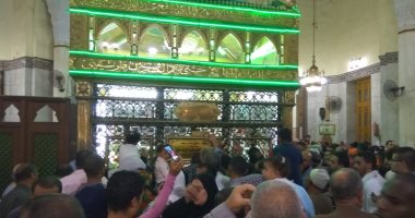 فيديو.. المئات يزورون مقام إبراهيم الدسوقى أول ليالى المولد بكفر الشيخ