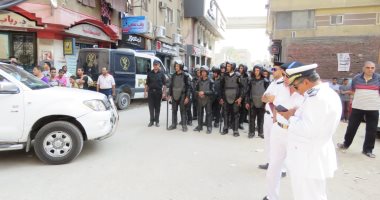صور.. أمن القاهرة تداهم منطقة جسر السويس وتغلق 21 جراج إستجابة للأهالى