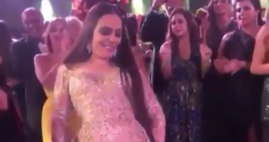 شاهد.. شريهان ترقص على أغنية "ده لو اتساب" فى حفل زفاف بأحد فنادق أسوان