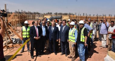 الخشت يتفقد مشروع الجامعة الدولية ويؤكد: الأمل إلى عصر جديد بمواصفات عالمية