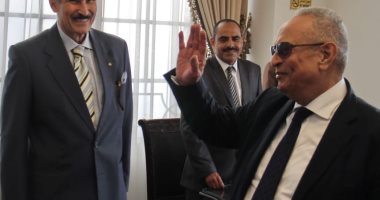 رئيس حزب الوفد يتفقد عملية تلقى طلبات الترشح على عضوية الهيئة العليا