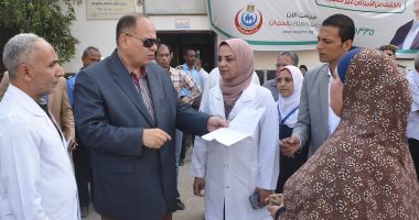 فيديو وصور.. محافظ الفيوم يتفقد سير العمل بمستشفى سنورس المركزى ويتابع حملة فيروس سى