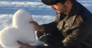 فيديو.. 6 ملايين مشاهدة × 24 ساعة.. شاب يهدى حبيبته قلب ثلجى والنتيجة محرجة