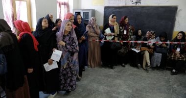 وسط تهديدات طالبان.. الأفغان يصوتون بالانتخابات التشريعية