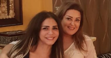 صور.. وصلة حب بين إيناس عز الدين ونهال عنبر على إنستجرام