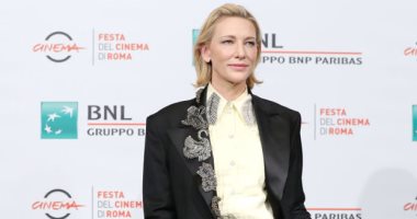 صور.. Acne Studios يجعل كيت بلانشيت lady بإطلالة كلاسيكية فى روما