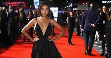صور..أماندلا ستنبيرج تتألق بعرض فيلمها The Hate U Give بتوقيع Valentino 