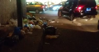 صور.. شكوى من انتشار القمامة فى شارع المعسكر الرومانى بالإسكندرية