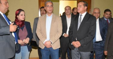 صور.. رئيس جامعة سوهاج والمحافظ يتفقدان أكاديمية البحث العلمي 