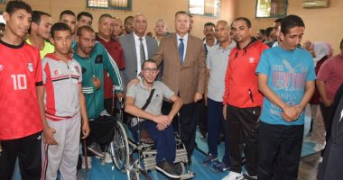 صور.. محافظ بنى سويف يزور نادى متحدى الإعاقة