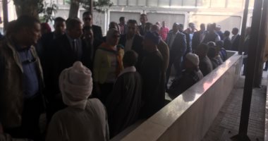 صور.. وزيرة الصحة تستمع لآراء مواطنى أسيوط عن حملة القضاء على فيروس سى