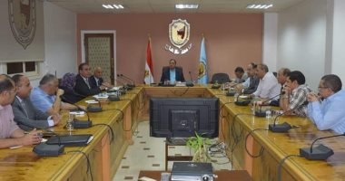 جامعة سوهاج تبحث إمكانية فتح مدرسة للتعليم الفنى والتدريب المزدوج