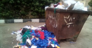 اضبط مخالفة.. القمامة ومخلفات المحلات تحاصر المجاورة الـ6 بالعاشر.. صور