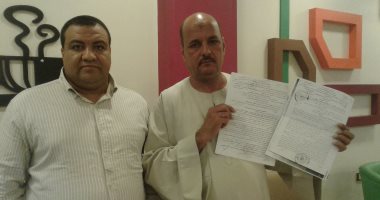 صور.. موظف بسوهاج يطالب بعودته للعمل بعد حصوله على حكم قضائى
