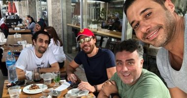 تامر حبيب ومحمد إمام والسعدنى وكريم العدل يثيرون التساؤلات.. متجمعين ليه؟