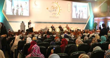 الإمام الأكبر فى ندوة دولية: الإرهاب ليس محله الإسلام بل الأنظمة المتاجرة بالأديان فى أسـواق السلاح.. رئيس الوزراء البلجيكى السابق: موجودون فى رحاب الأزهر لترسيخ التعاون ونبذ العنف ومواجهة التطرف