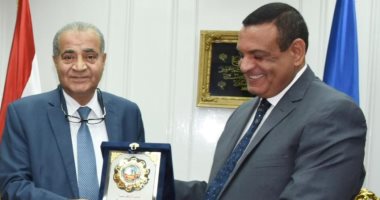 صور.. محافظ البحيرة يستقبل وزير التموين لوضع حجر أساس منطقة دمنهور اللوجستية
