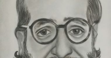 رسامة بالإسكندرية تشارك بلوحاتها.. وتؤكد: أحلم باحتراف البورتريه الواقعى
