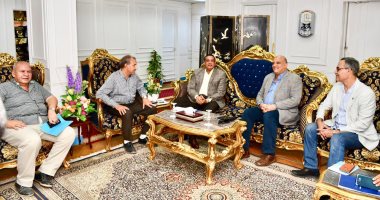 محافظ البحيرة يستقبل رئيس الهئية القومية لمياه الشرب والصرف الصحى