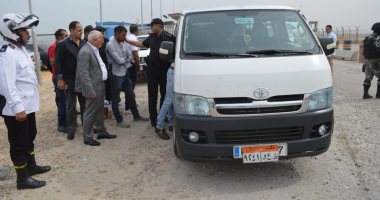 محافظ بورسعيد يضبط سيارتين أثناء محاولتهم تهريب بضائع بمنفذ الجميل