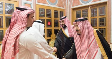 خادم الحرمين وولى العهد يعزيان أبناء خاشقجى فى قصر اليمامة.. سهل وصلاح يشكران العاهل السعودى على المواساة.. الملك يشدد على محاسبة المقصرين فى الحادث.. ومجلس الوزراء: المملكة تأسست على نهج الشريعة وإرساء العدالة
