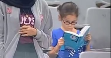 فيديو.. لقطة مباراة الزمالك والإنتاج.. طفلة تخطف الأضواء فى المدرجات