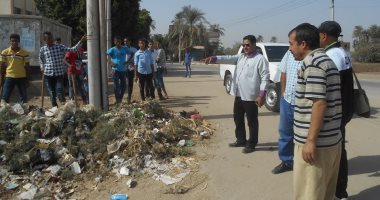صور..الطلاب ومجلس المدينة إيد واحدة لتشجير ونظافة الشوارع بجهينة فى سوهاج