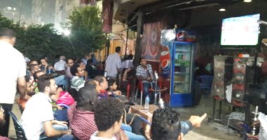 صور.. جماهير الأهلى تحتشد على المقاهى لمتابعة مباراة وفاق سطيف