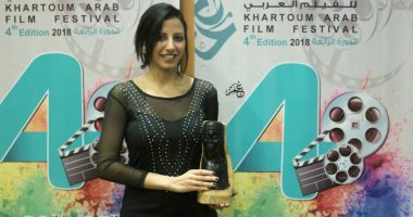 تكريم المخرجة ماجى أنور عن سلسلة أفلام "الكلاسيكيات" بمهرجان الخرطوم السينمائى