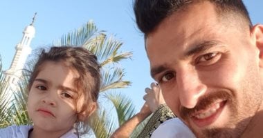 قصة صور.. شاهد عائلة جان المصرى "أحمد شكرى"