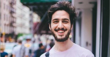 جيوفانى كونتاردى فنان إيطالى يصنع لوحات للمشاهير من مكعبات الروبيك