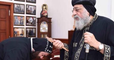 البابا تواضروس الثانى يستقبل كاهن الكنيسة السريانية بالقاهرة