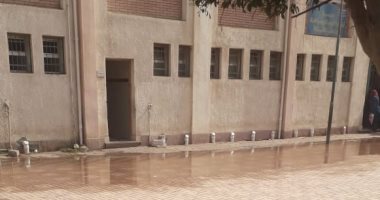 وكيل "تعليم المنوفية" يستبعد معلمة لتعديها على طالب "بخشبة" فى عينه