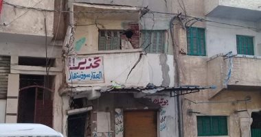 قارئ يحذر من انهيار عقار آيل للسقوط بشارع السيوف فى الإسكندرية