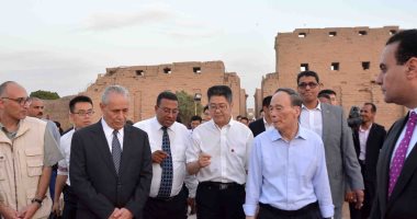 صور.. نائب رئيس الصين فى جولة سياحية بالأقصر  