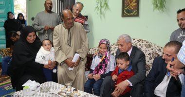 محافظ المنوفية يقدم واجب العزاء لأسرة معلم توفى داخل مدرسة كفر الباجور