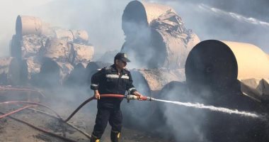 النيابة تعاين حريق مخزن ورق بقليوب.. والخسائر تقدر بمليون جنيه