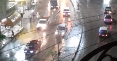 قارئ يرصد هطول الأمطار بشارع النحاس بطنطا