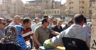 صور.. إقبال كبير على شراء البطاطس بسعر 6جنيهات للكيلو بالغربية