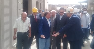 نائب السويس: وزير قطاع الأعمال تعهد بتطوير القابضة للكيماويات.. صور