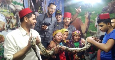 أطفال الصعيد والدلتا يحتفلون بمولد الدسوقي بالملابس البدوية 