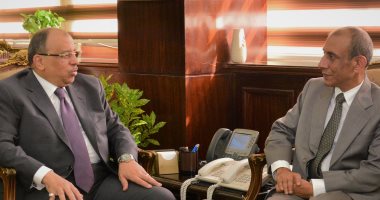 وزير التنمية المحلية يبحث مع سفير الهند بالقاهرة سبل دعم التعاون