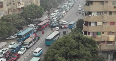 النشرة المرورية.. كثافات متحركة بمحاور القاهرة والجيزة